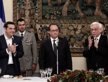 Φ.Ολάντ: «Ετσι η Ελλάδα έμεινε στο ευρώ - Το τηλεφώνημα Παυλόπουλου»